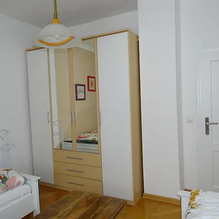 Exklusive Fuer 5 Personen Ca 100 M Im Eg *