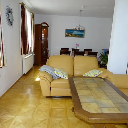 Exklusive Fuer 5 Personen Ca 100 M Im Eg