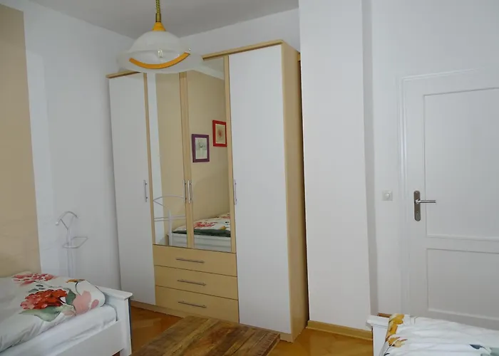 Exklusive Fuer 5 Personen Ca 100 M Im Eg *